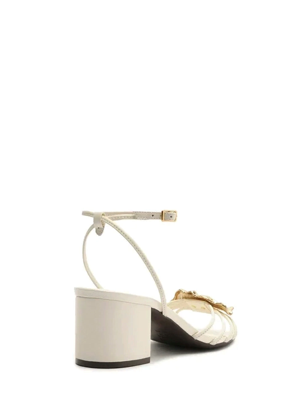 Sandalo in pelle off-white e lamina metallica