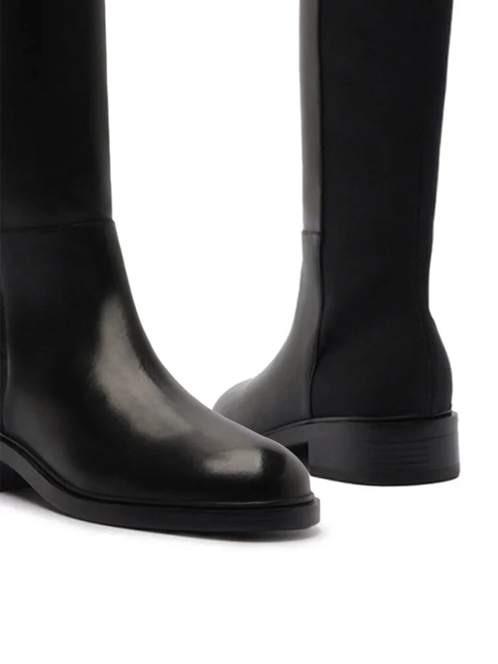 Bota Arezzo Preta em Pele e Cano Alto